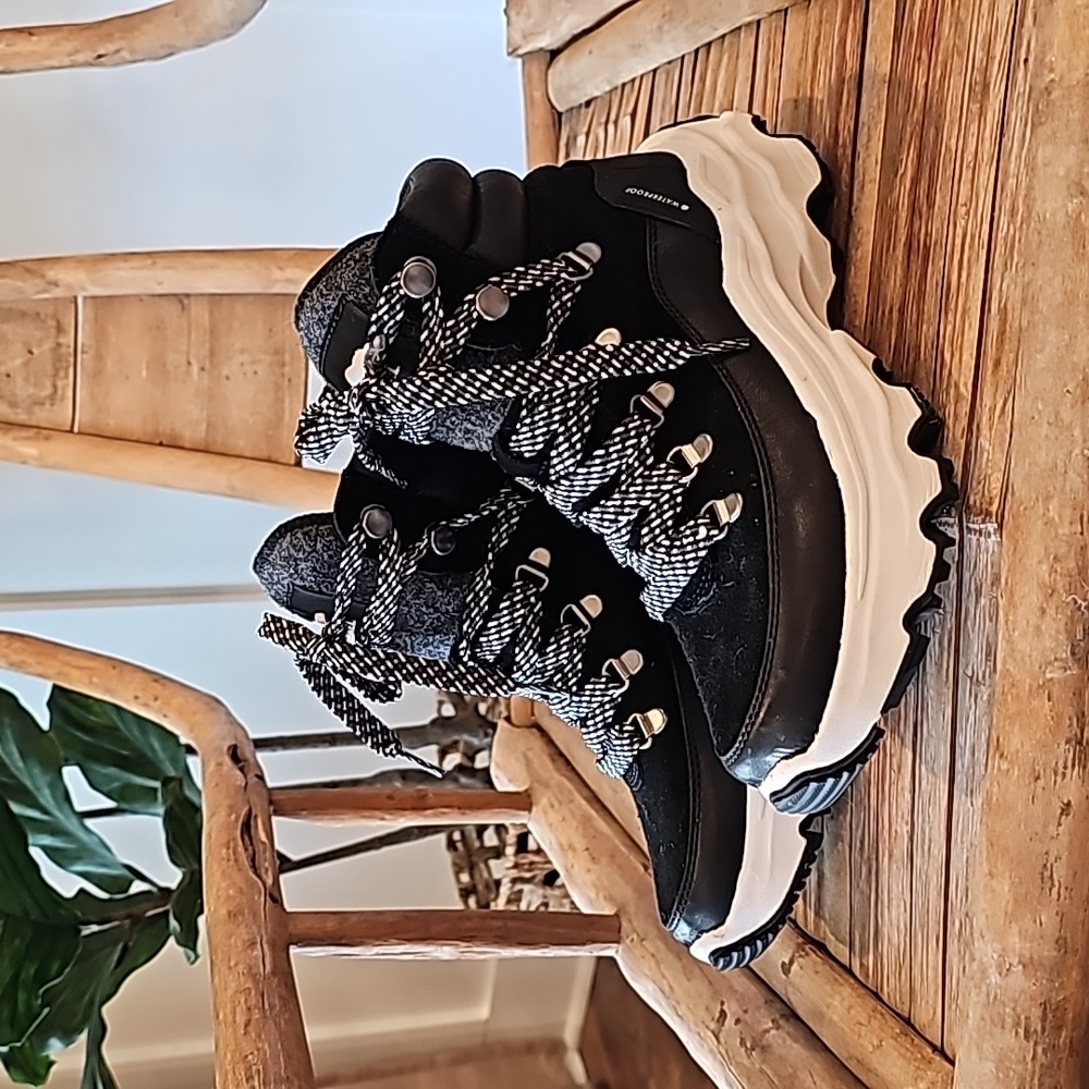 Sorel kinetic breakthru size 7